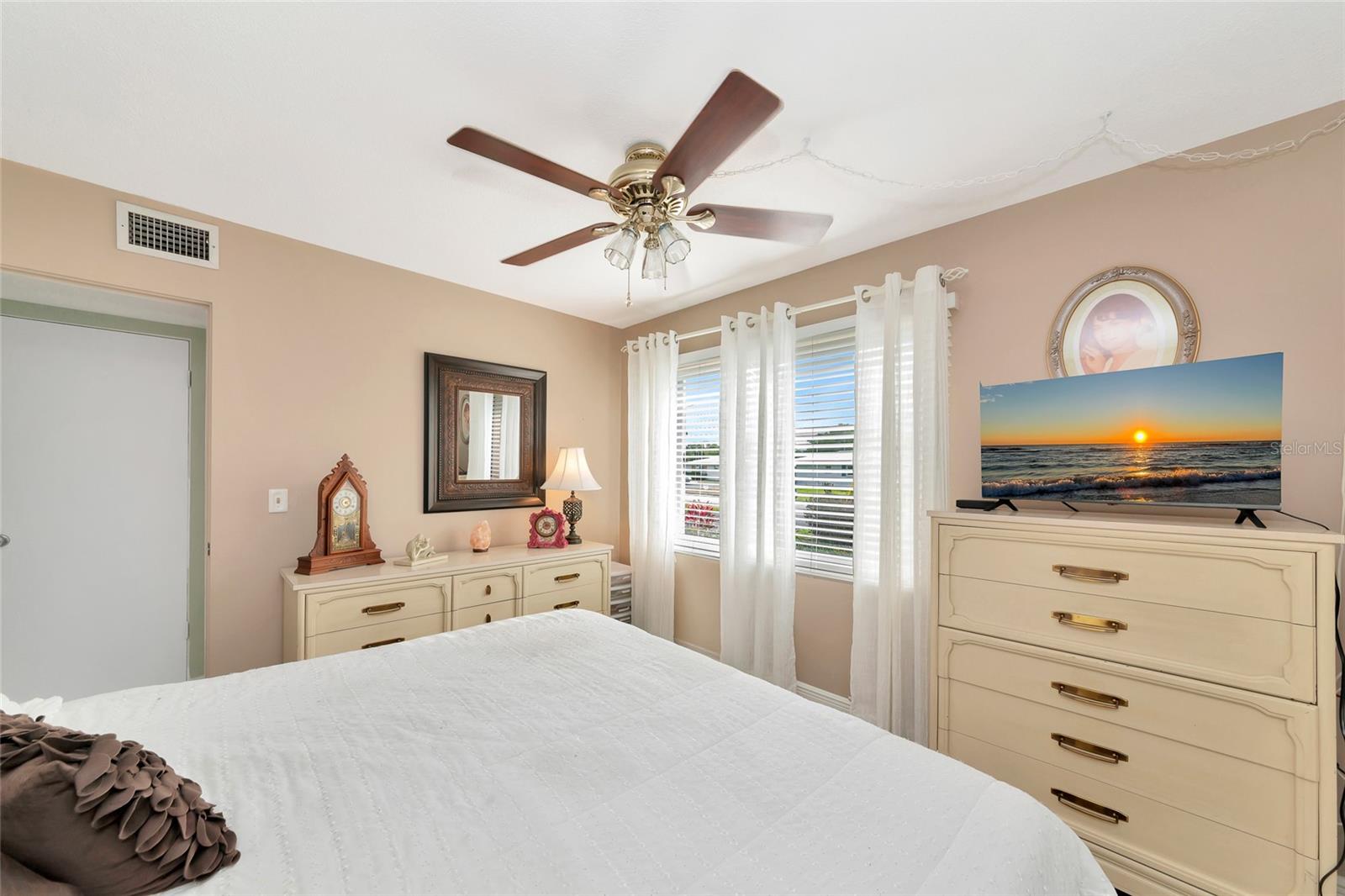 STRATHMORE VILLA SEC 09 - Residential