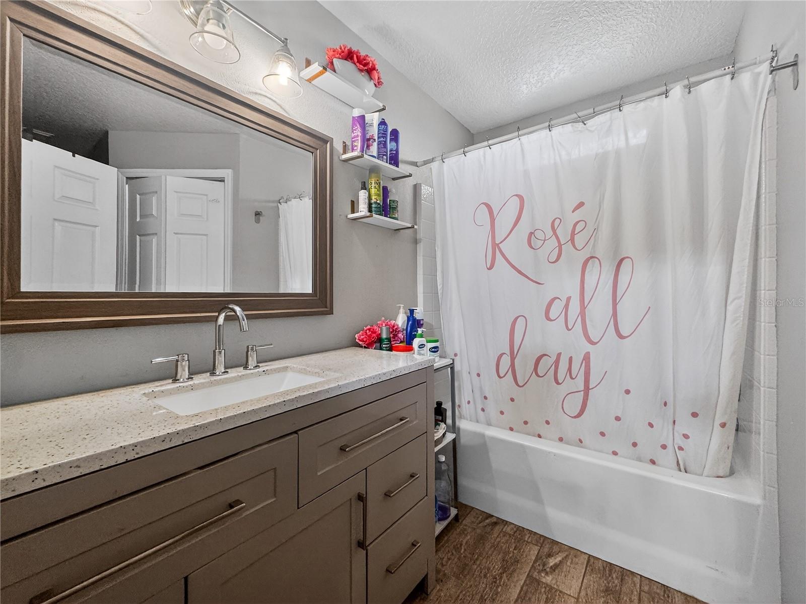 AVENTURA ESTATES - Residential