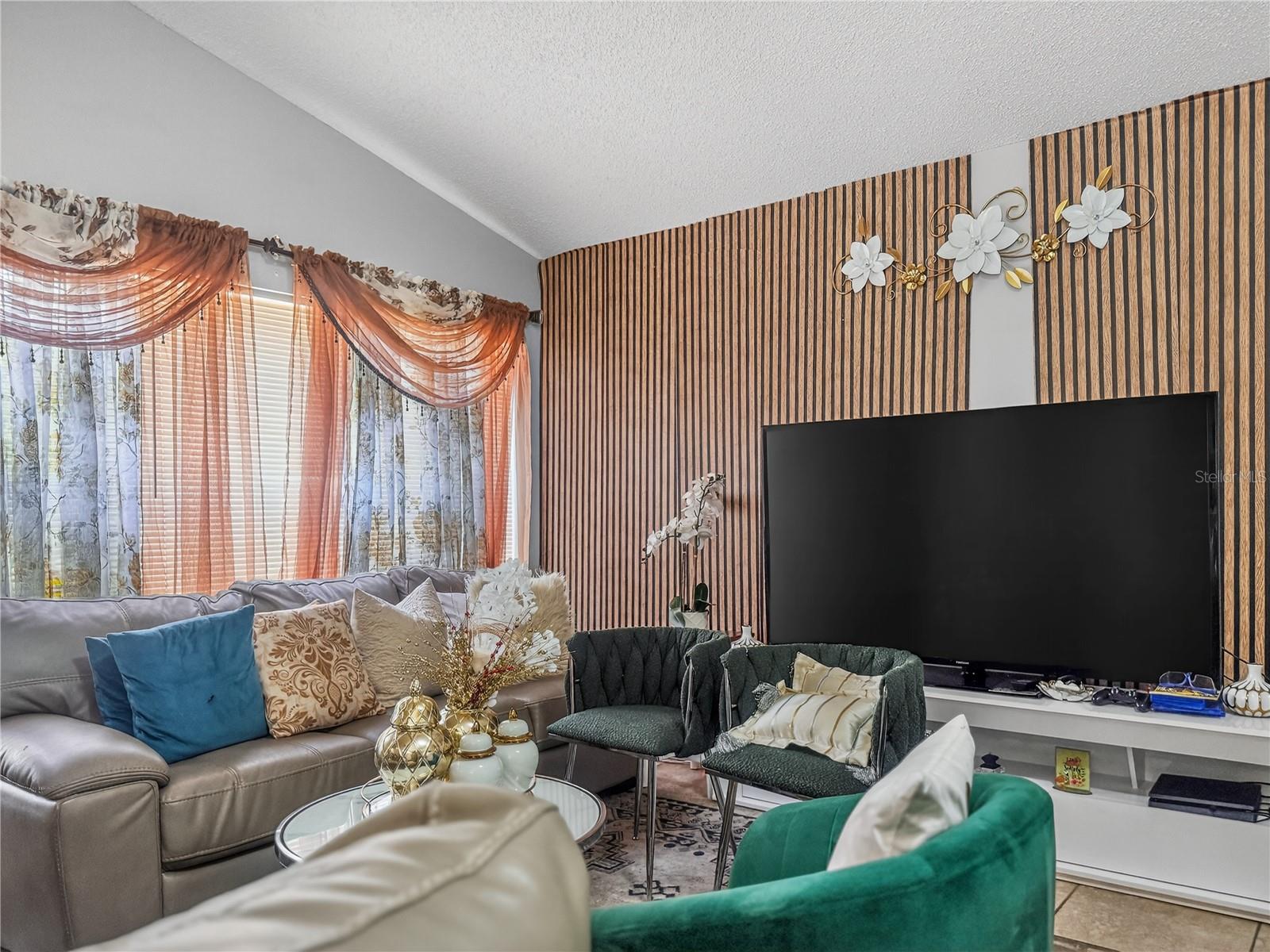 AVENTURA ESTATES - Residential