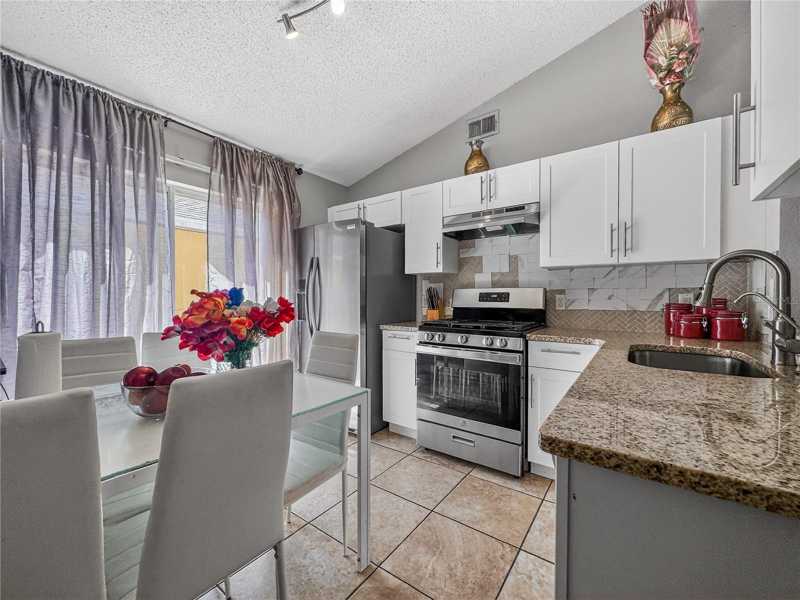 AVENTURA ESTATES - Residential