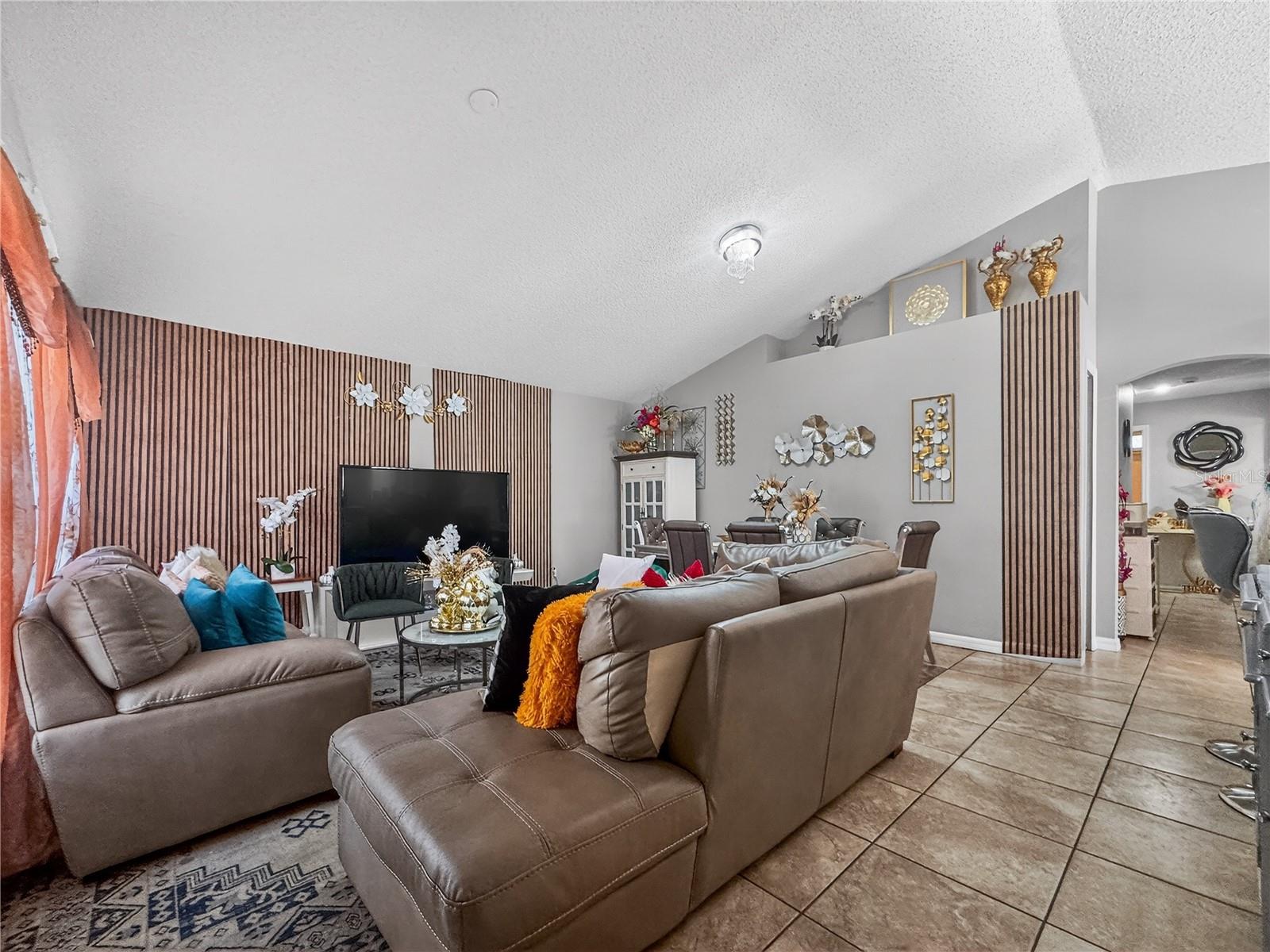 AVENTURA ESTATES - Residential