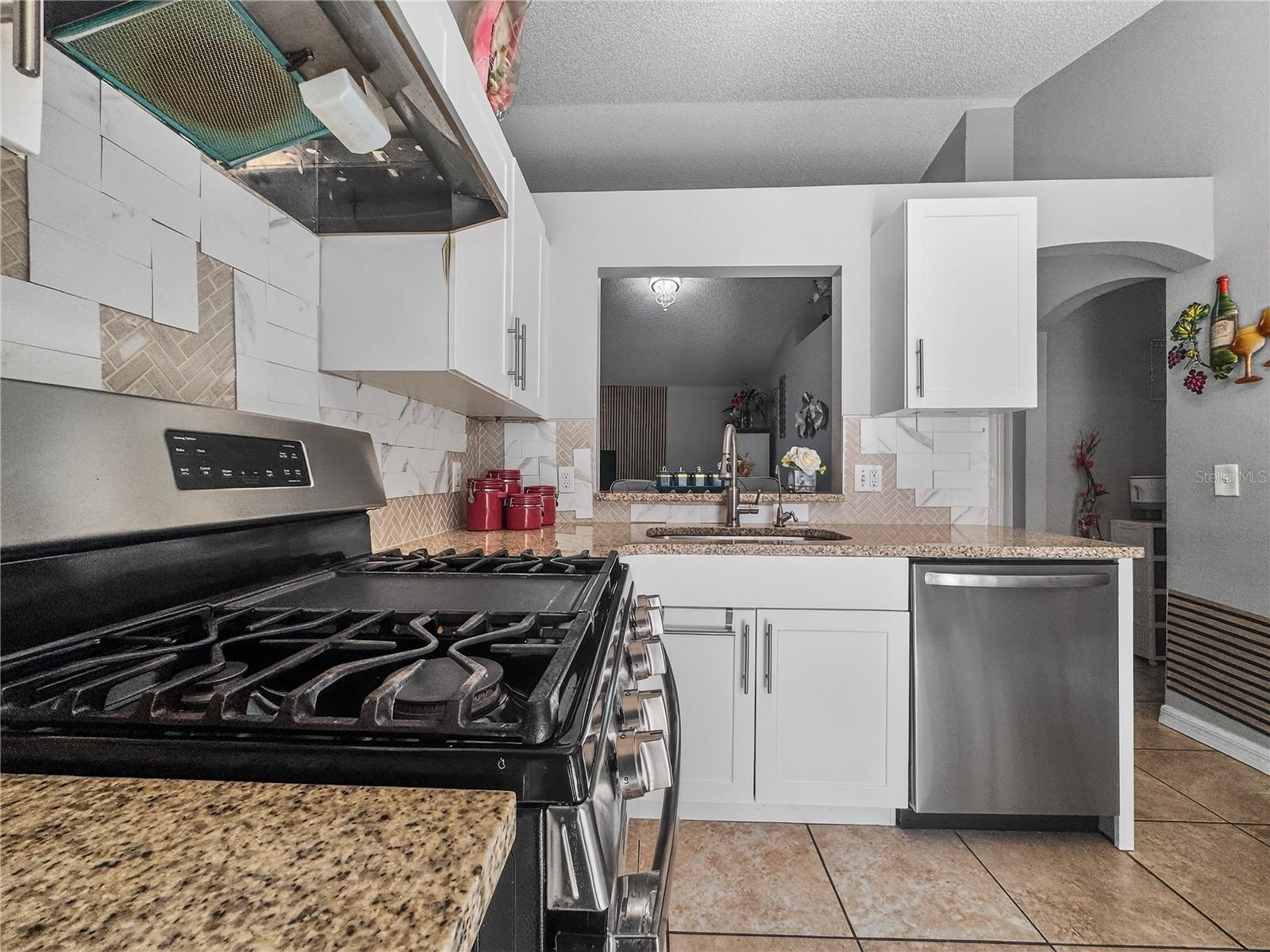 AVENTURA ESTATES - Residential