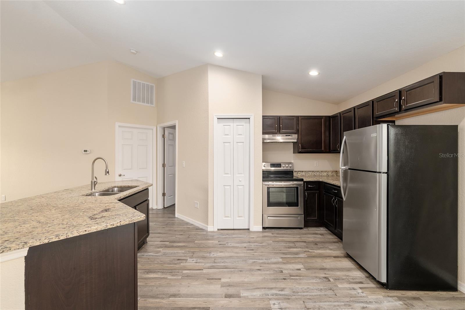 SILVER SPRINGS SHORES - Residential