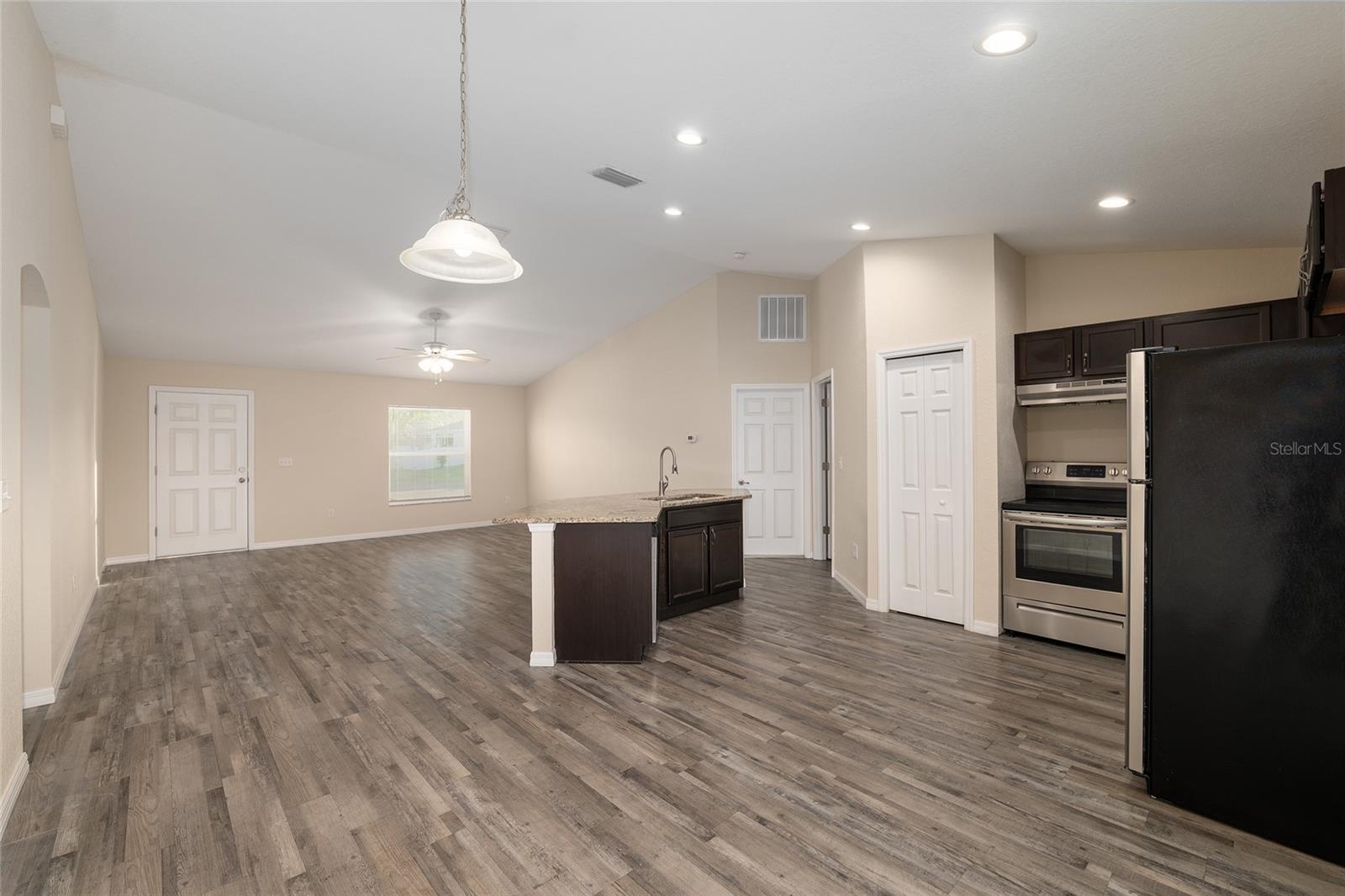 SILVER SPRINGS SHORES - Residential