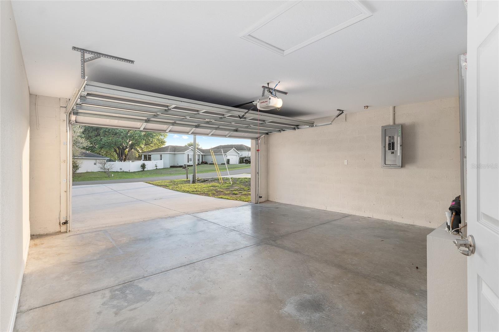 SILVER SPRINGS SHORES - Residential