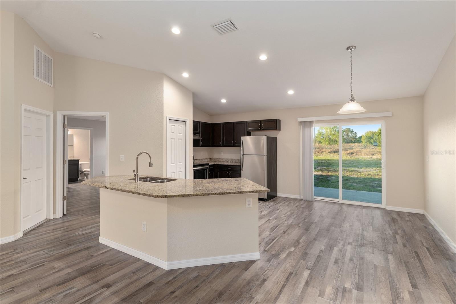 SILVER SPRINGS SHORES - Residential