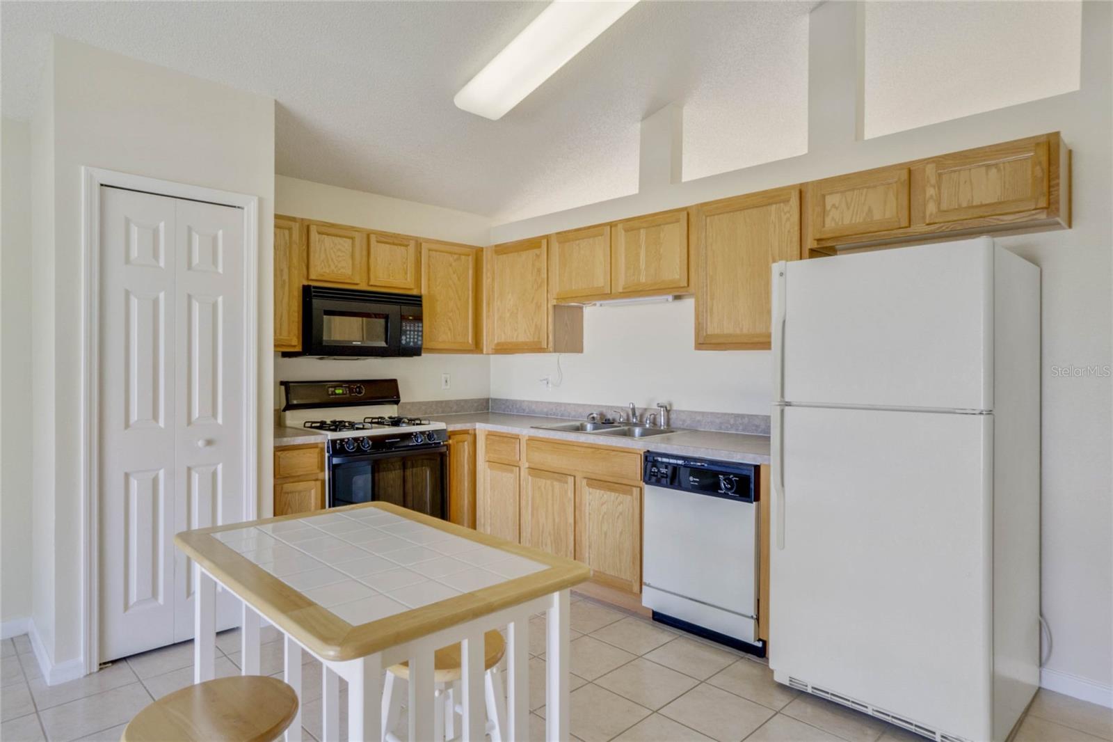 WESTON HILLS SUB - Residential Lease