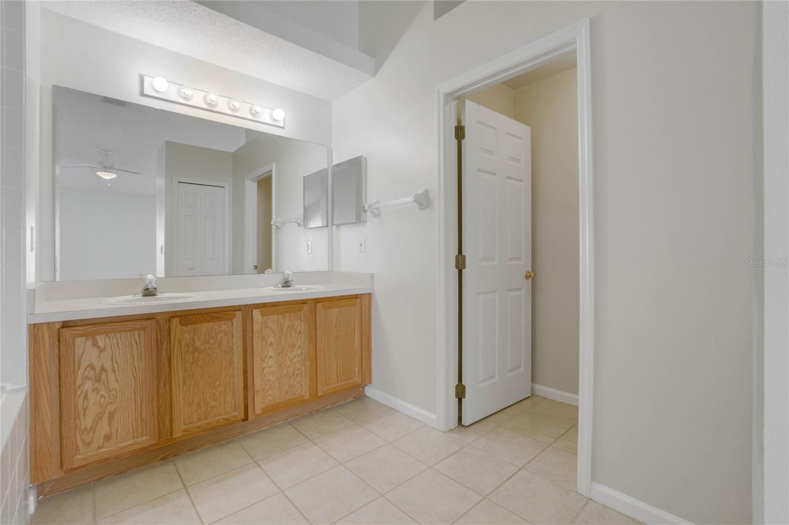 WESTON HILLS SUB - Residential Lease