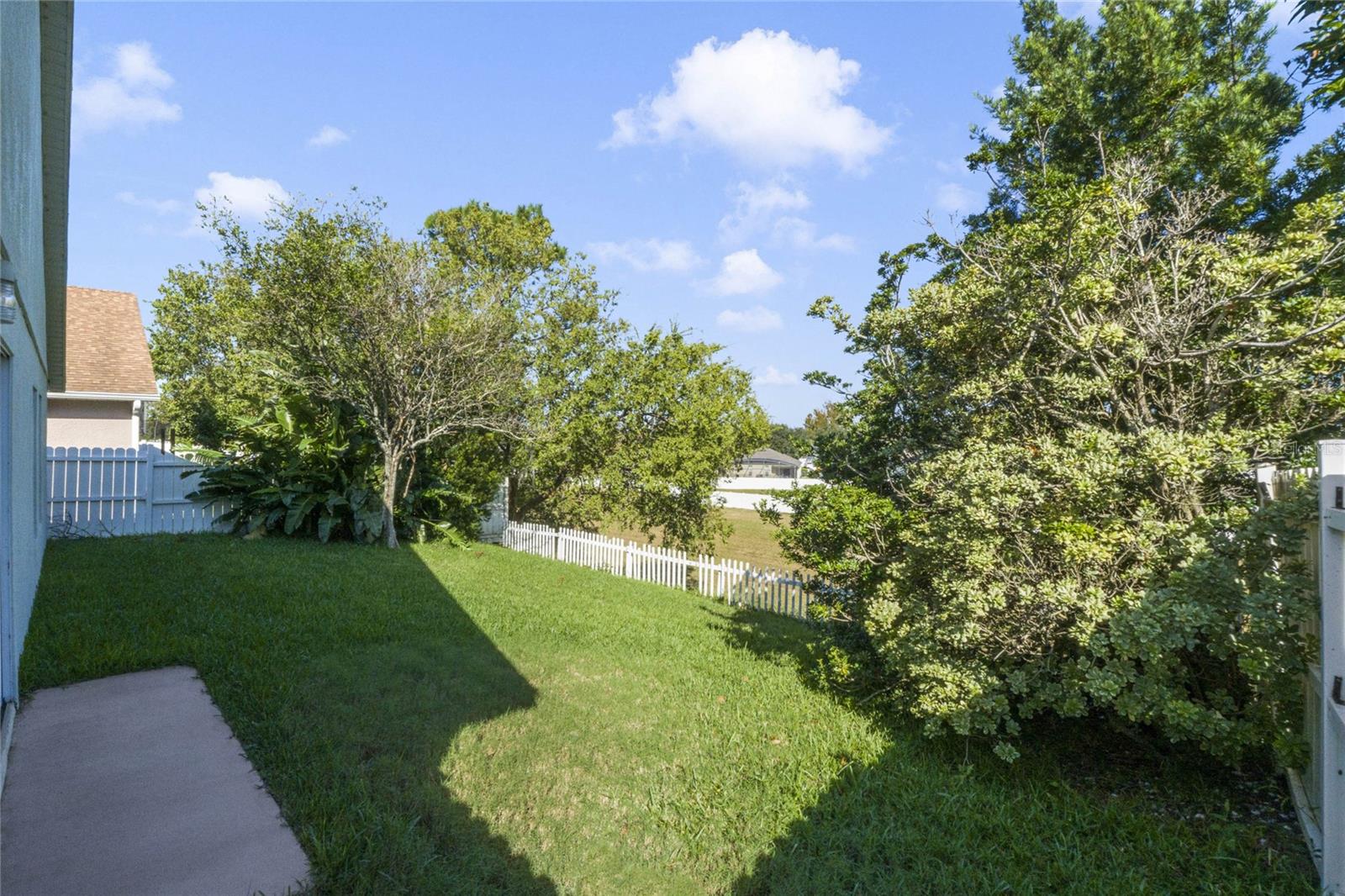 WESTON HILLS SUB - Residential Lease