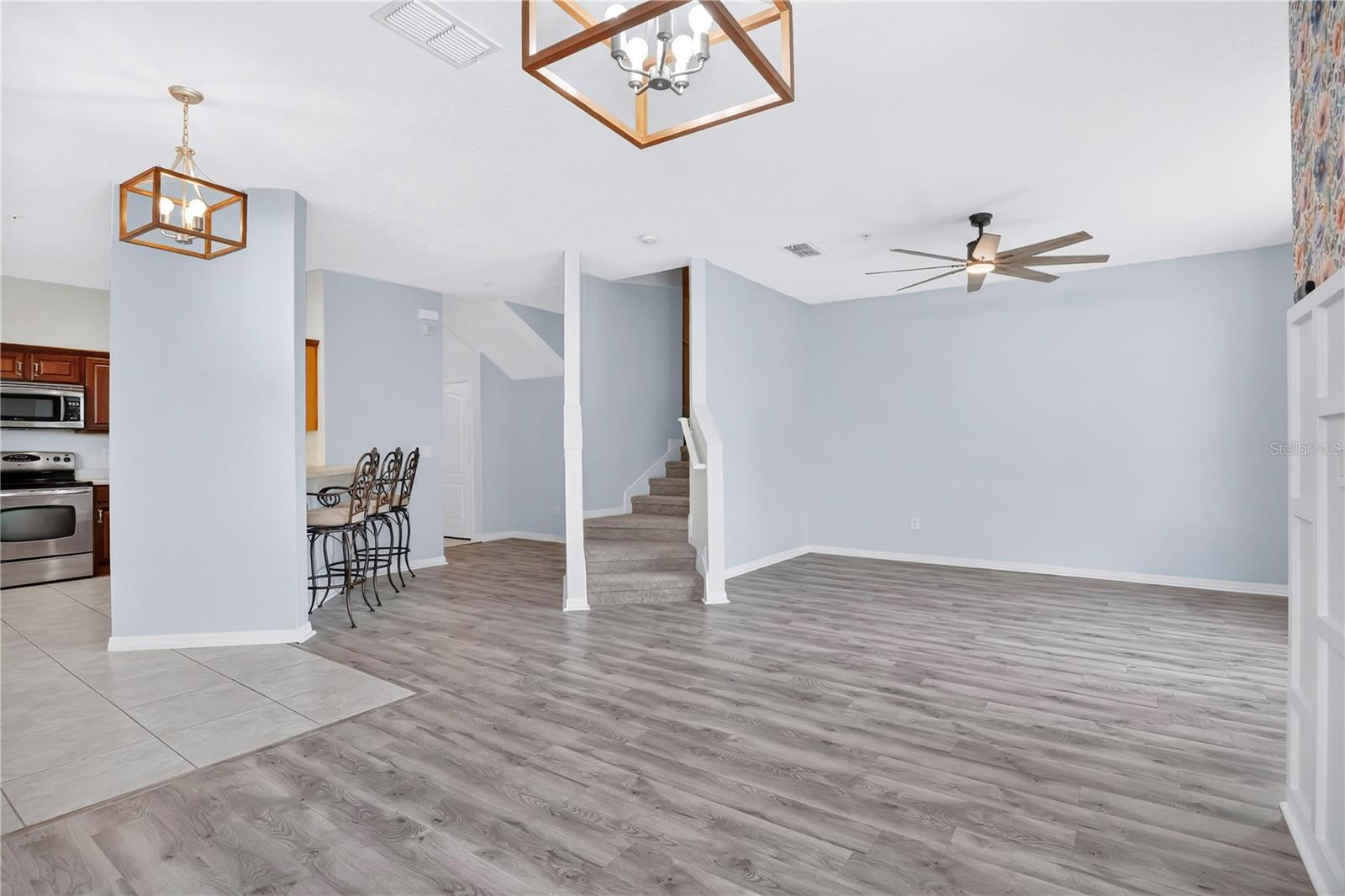 FLAGSHIP PARK A CONDO - Residential