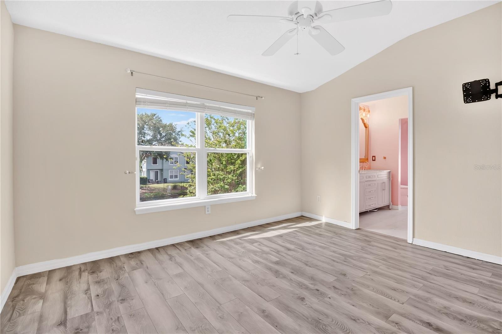 FLAGSHIP PARK A CONDO - Residential