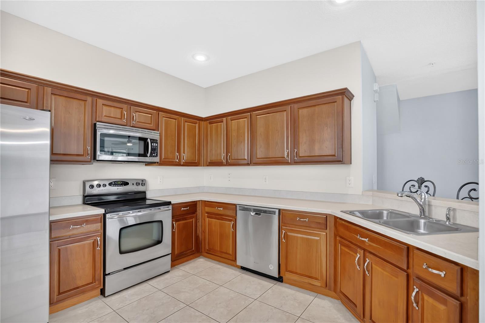 FLAGSHIP PARK A CONDO - Residential