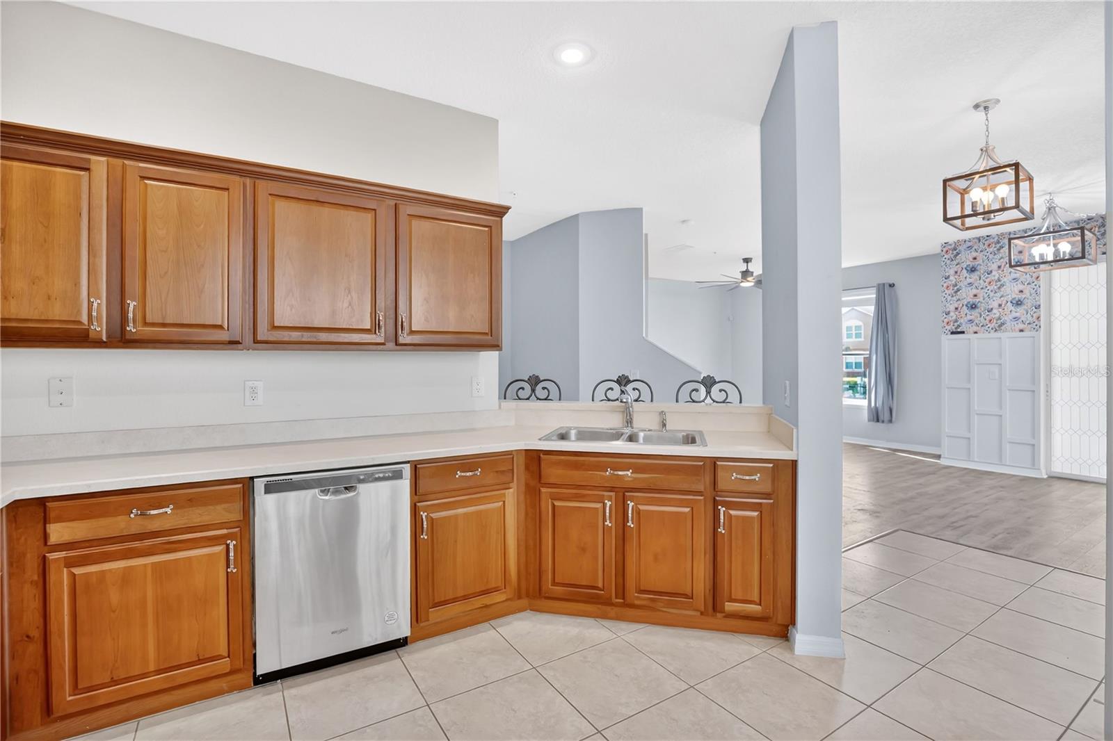 FLAGSHIP PARK A CONDO - Residential