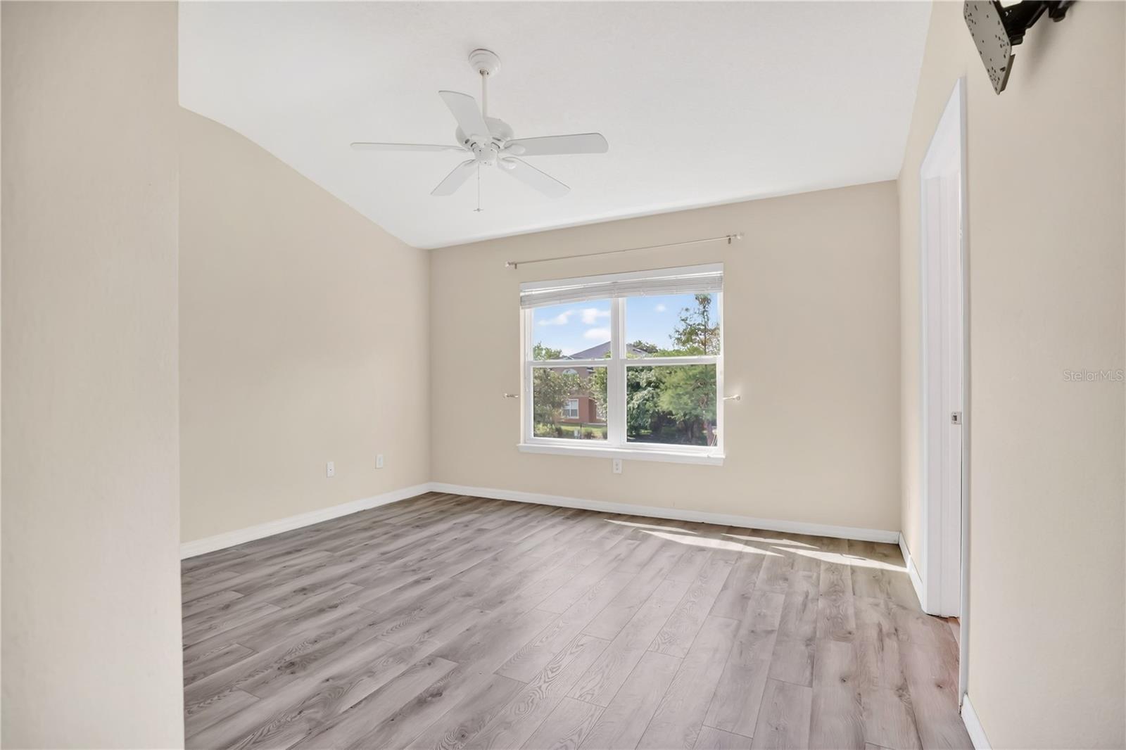 FLAGSHIP PARK A CONDO - Residential