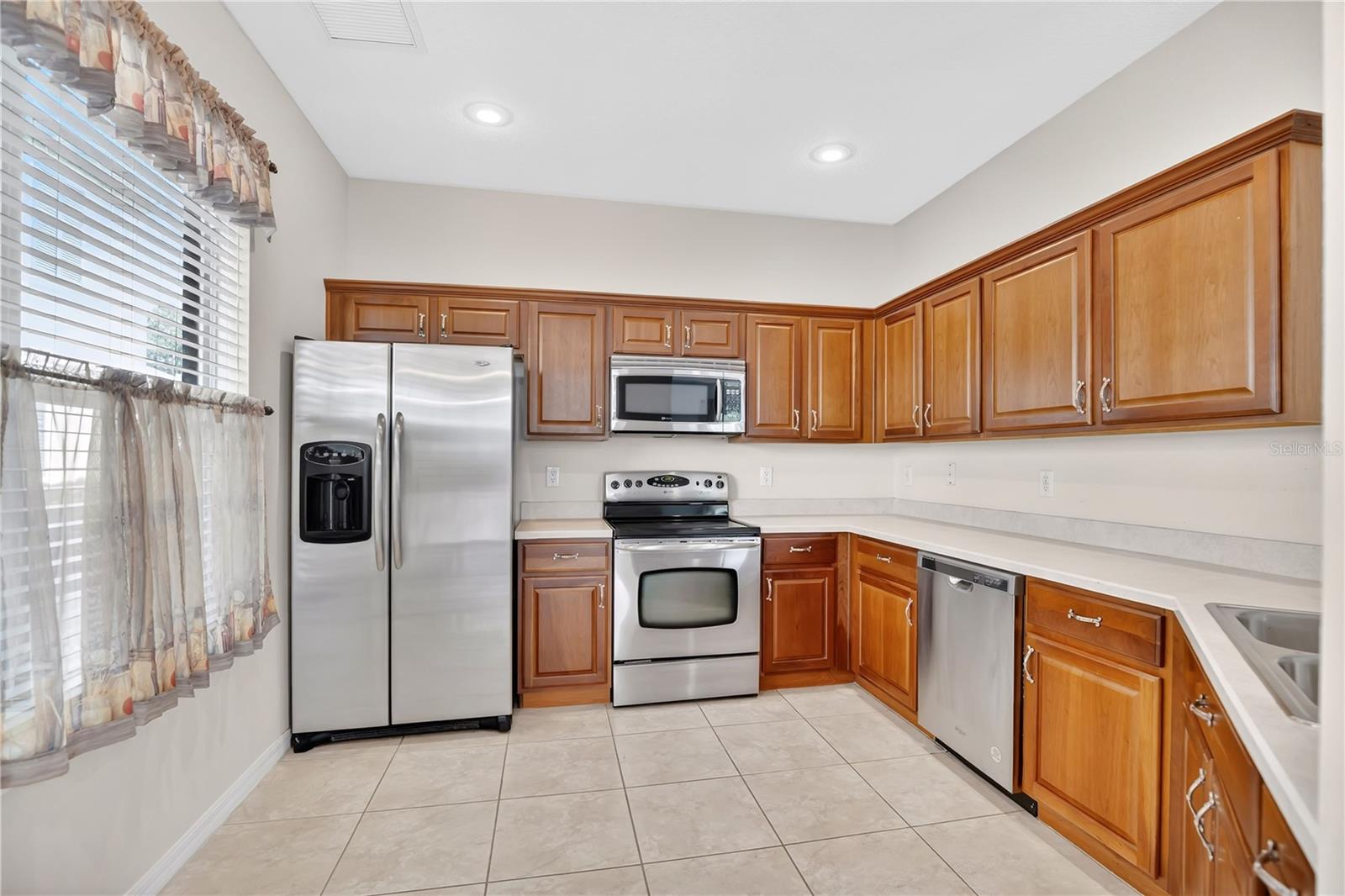 FLAGSHIP PARK A CONDO - Residential