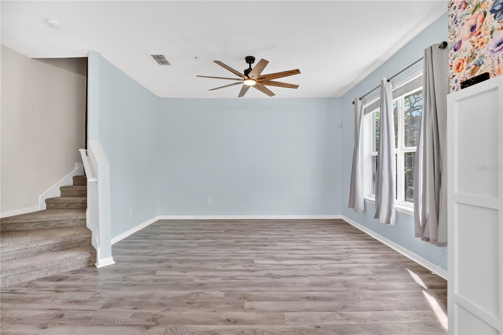 FLAGSHIP PARK A CONDO - Residential