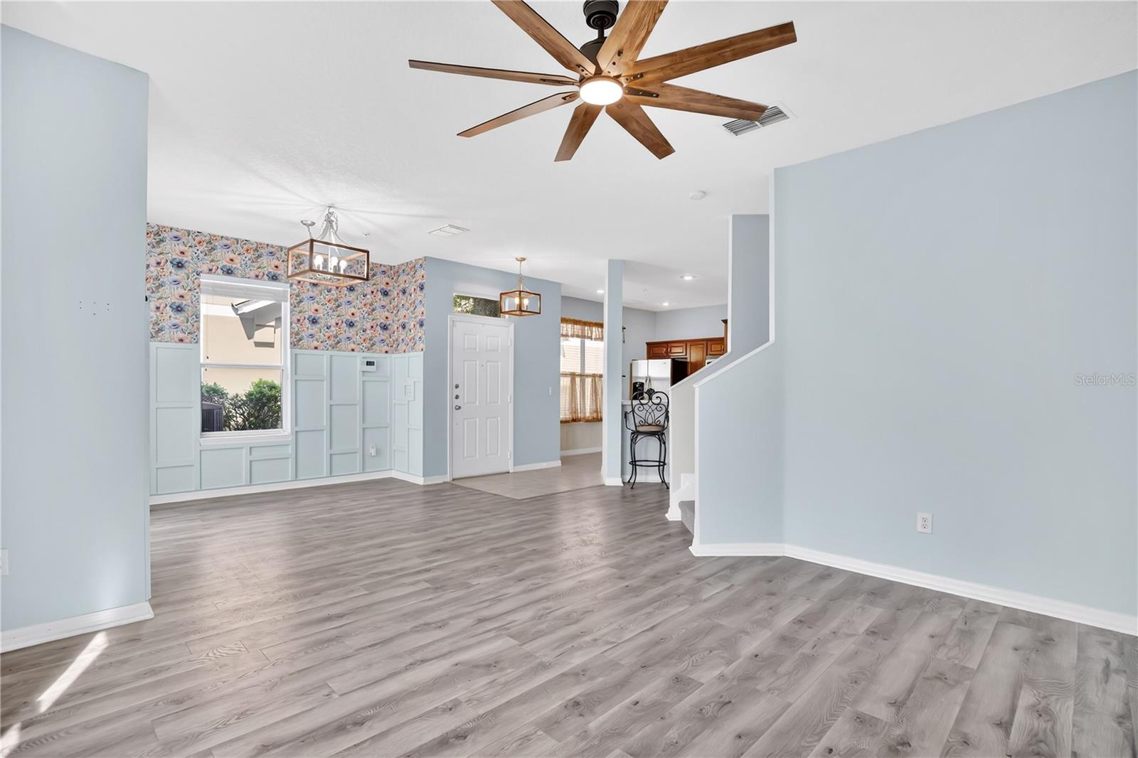 FLAGSHIP PARK A CONDO - Residential