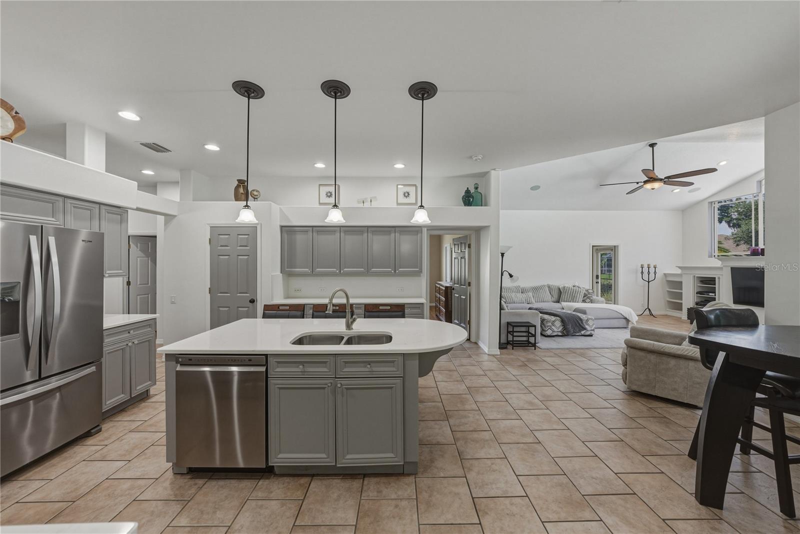 FISH HAWK TRAILS UNIT 4 PH - Residential