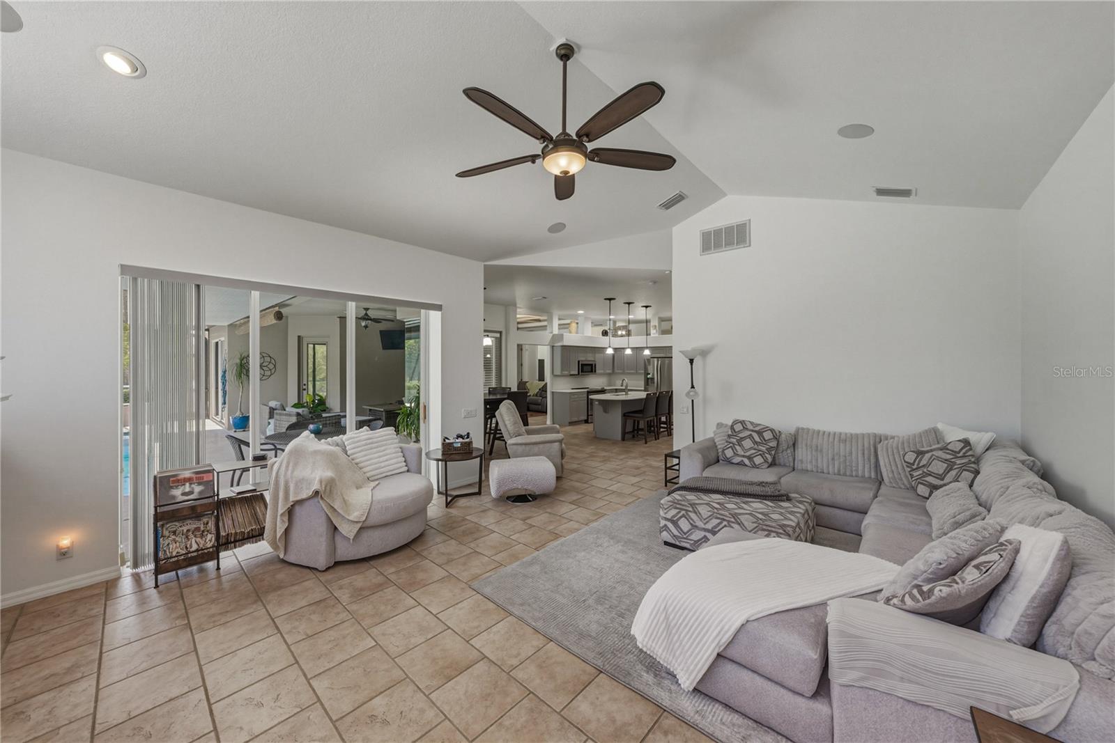 FISH HAWK TRAILS UNIT 4 PH - Residential