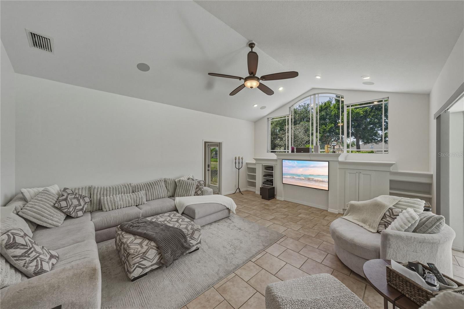FISH HAWK TRAILS UNIT 4 PH - Residential