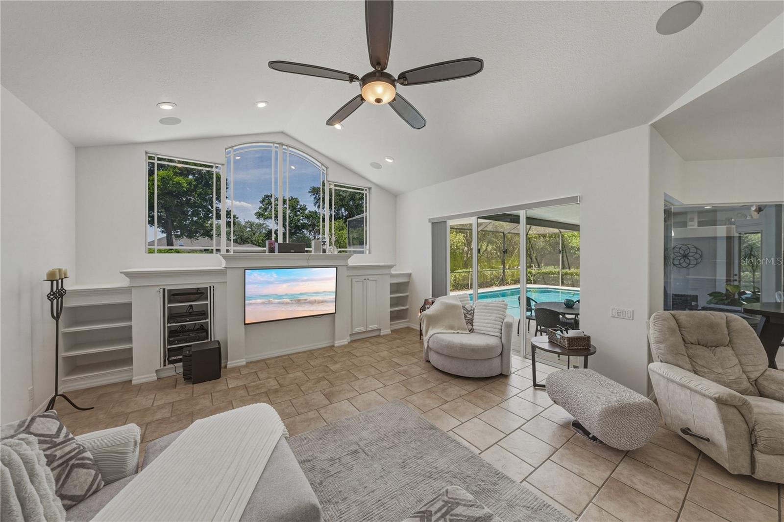 FISH HAWK TRAILS UNIT 4 PH - Residential