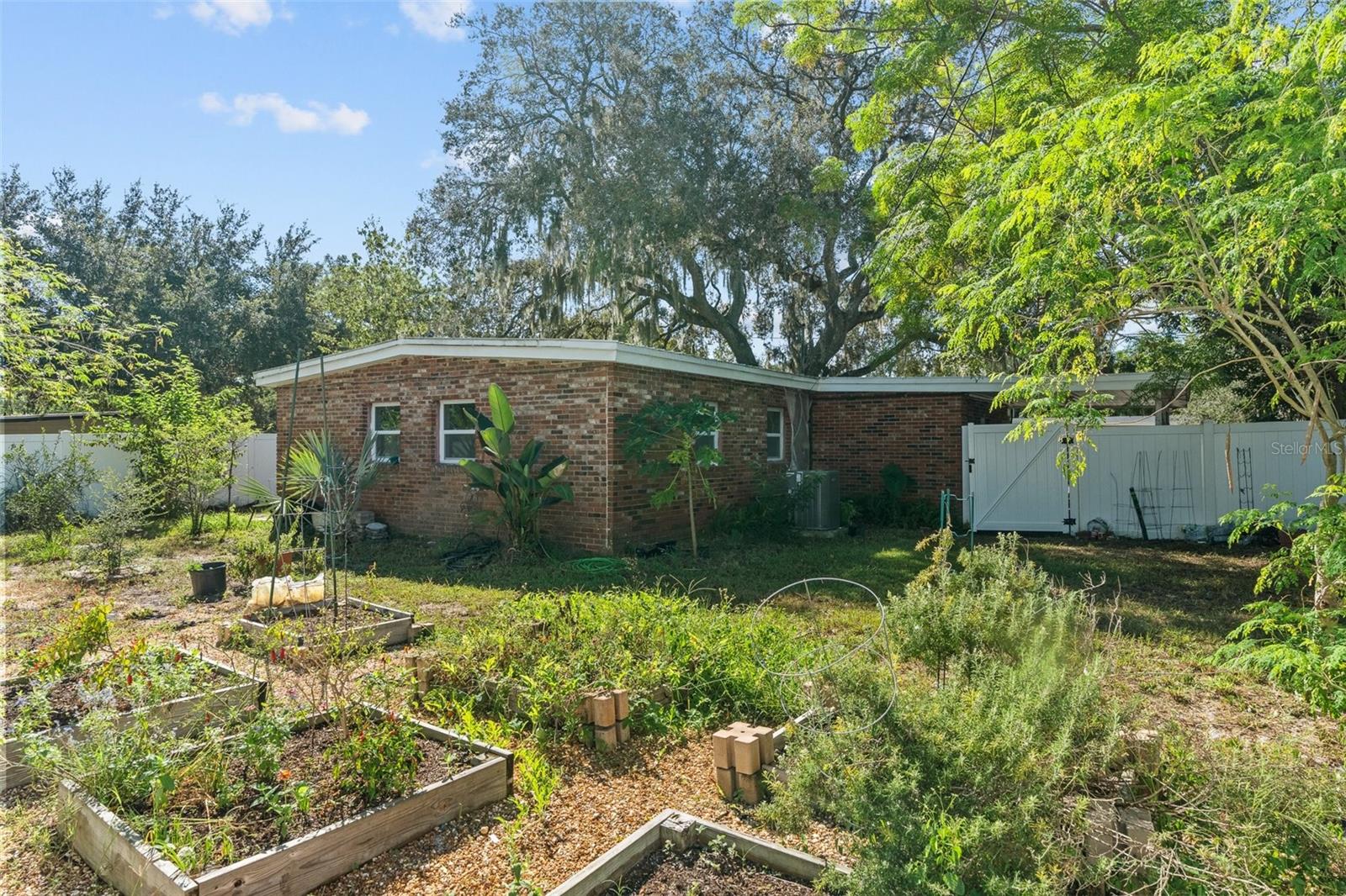 QUEENS MIRROR SOUTH REP - Residential