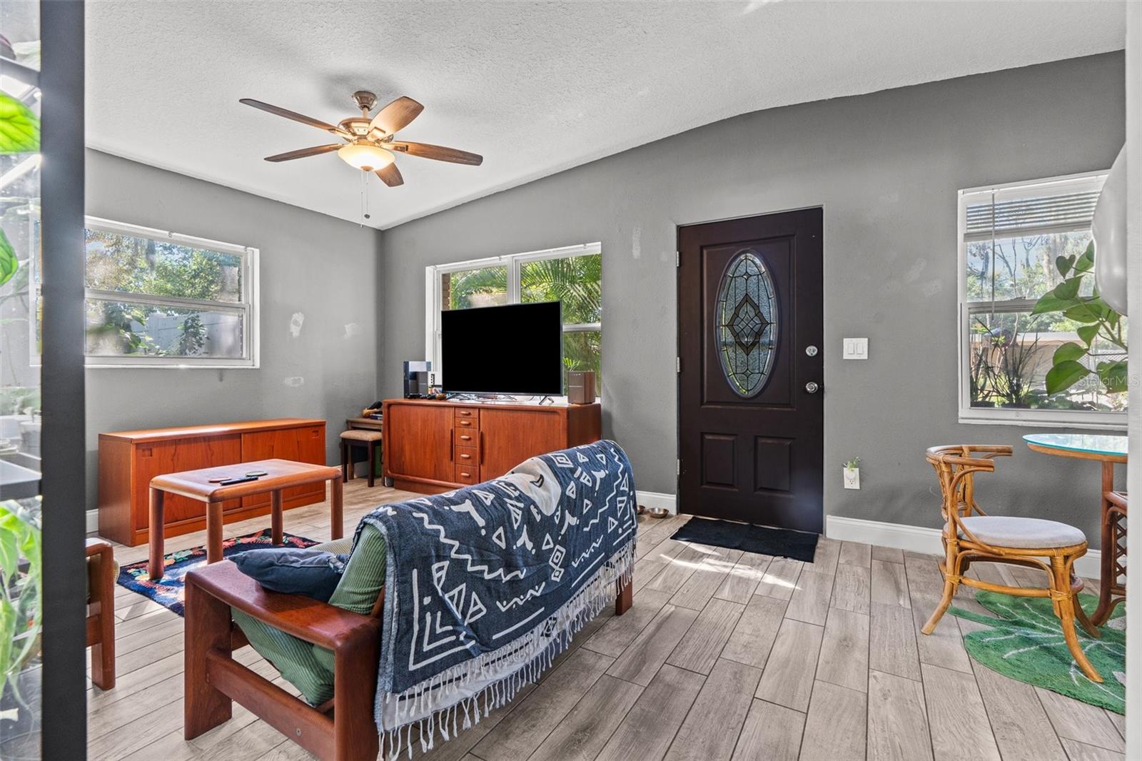 QUEENS MIRROR SOUTH REP - Residential