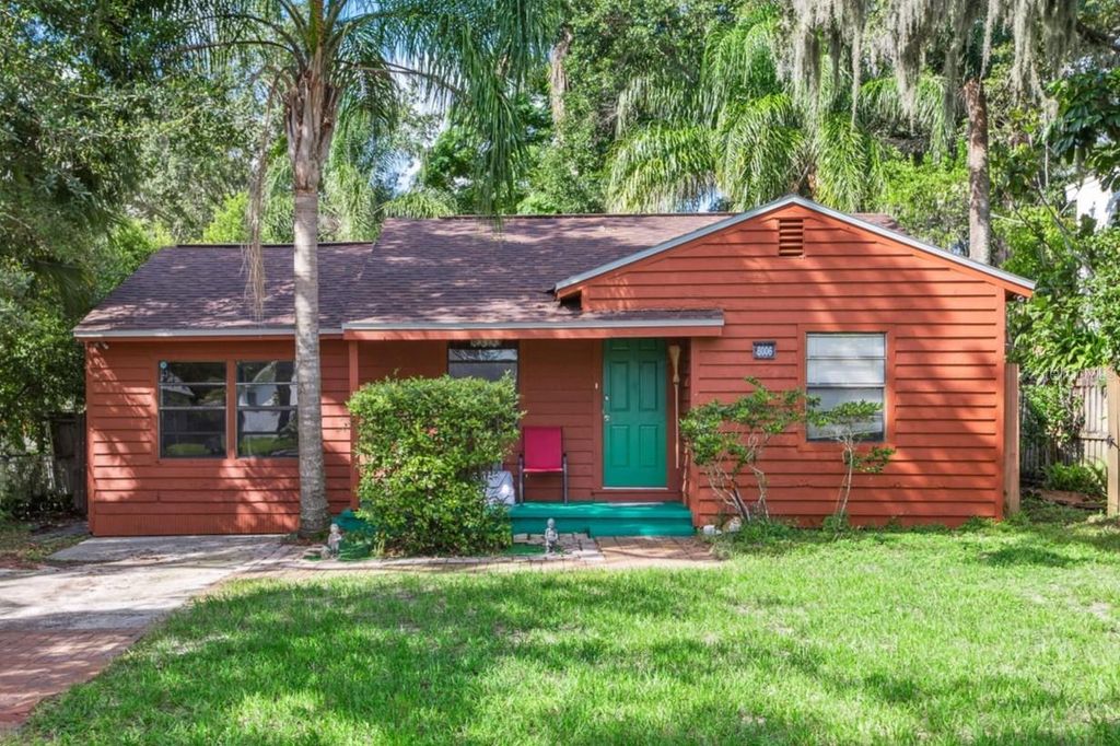 Photo of 8006 N Temple Place, Tampa, FL 33617 (MLS # TB8492995)