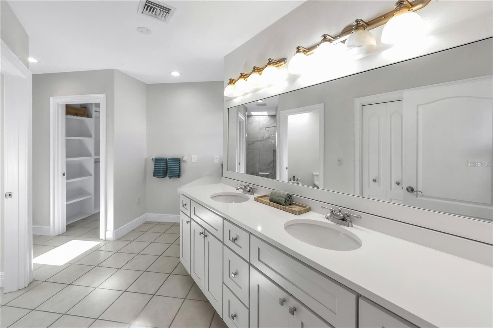 HOLMES BEACH 12TH UNIT - Residential