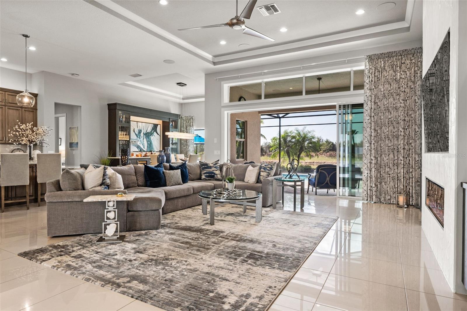 8271 REDONDA LOOP