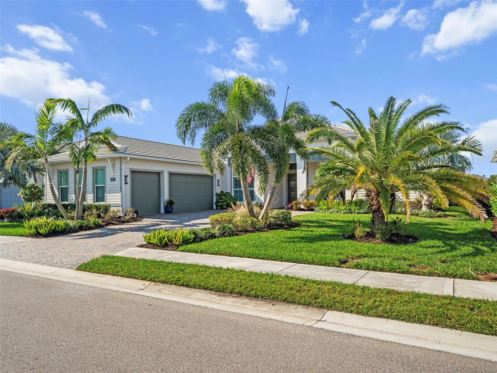 8271 REDONDA LOOP