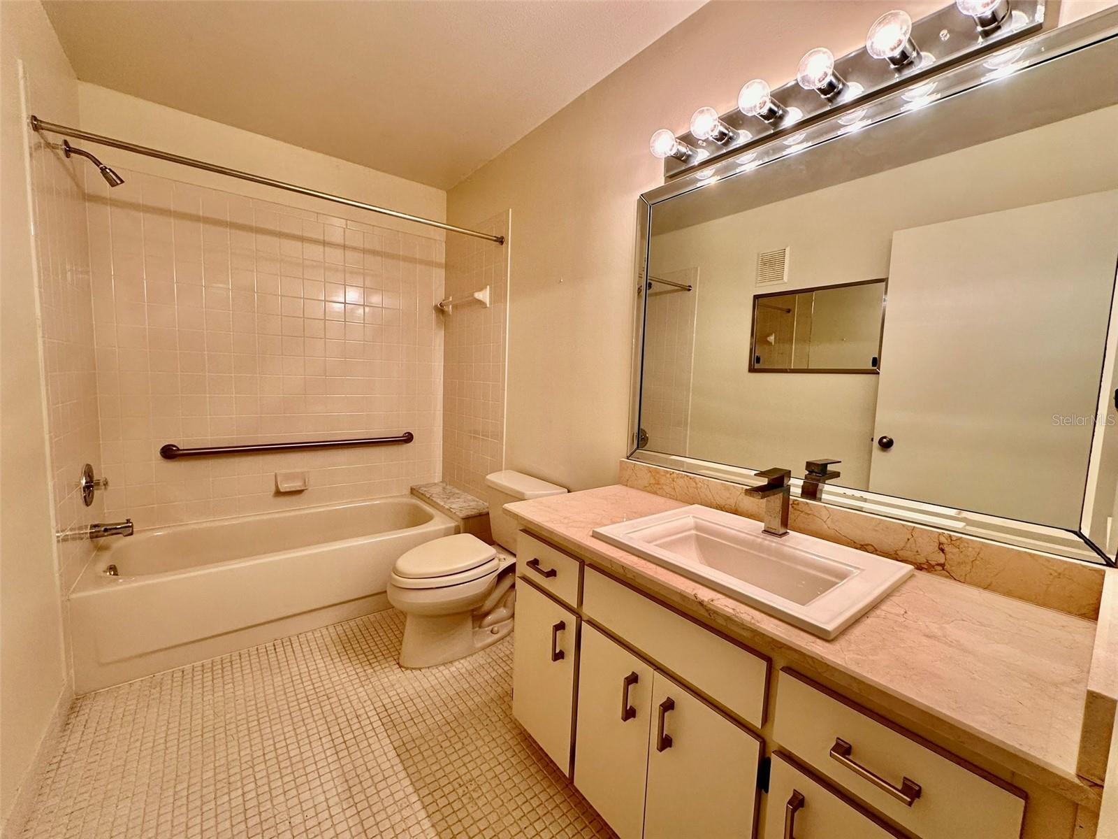 ON TOP OF THE WORLD - Residential