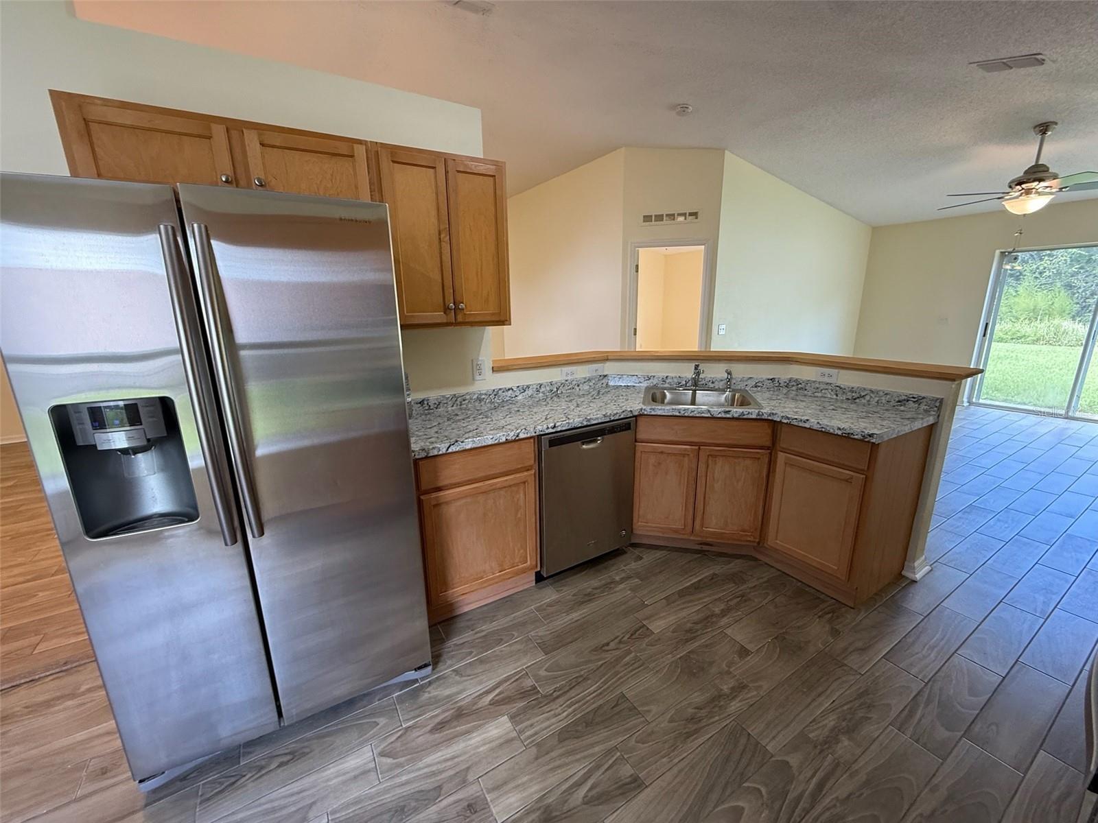 EMERALD POINTE PH 3 - Residential Lease
