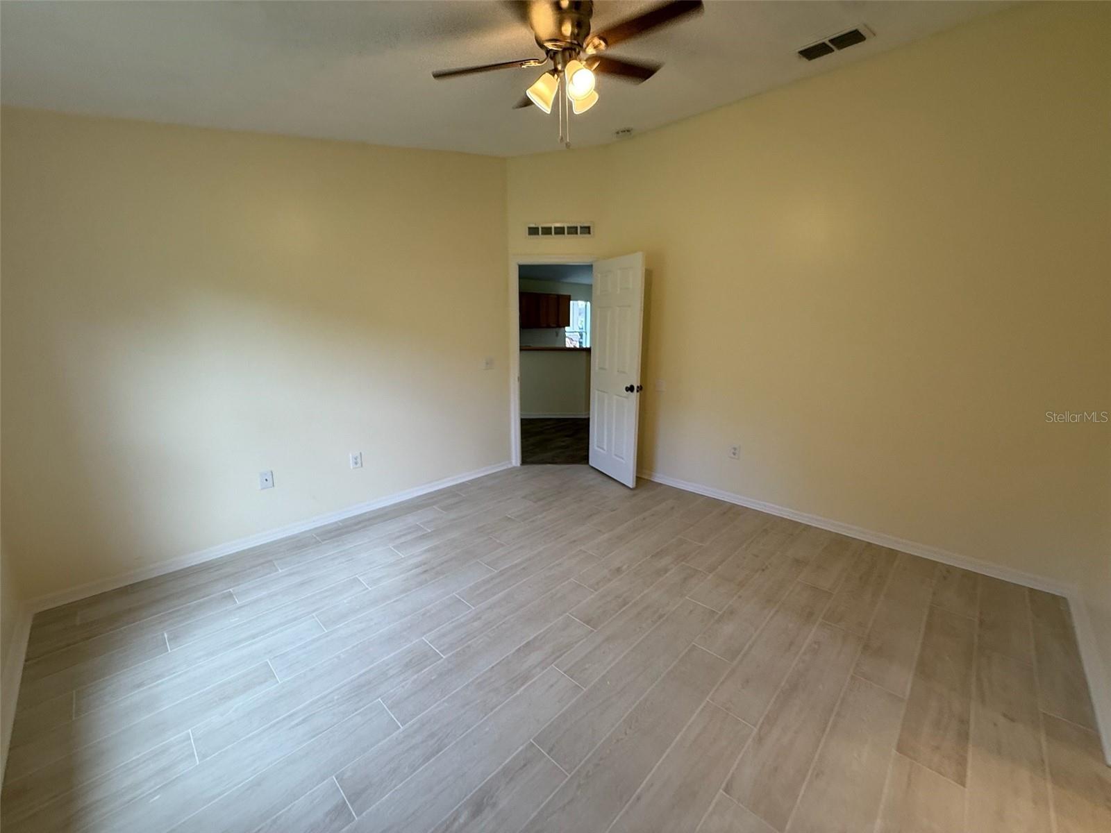 EMERALD POINTE PH 3 - Residential Lease