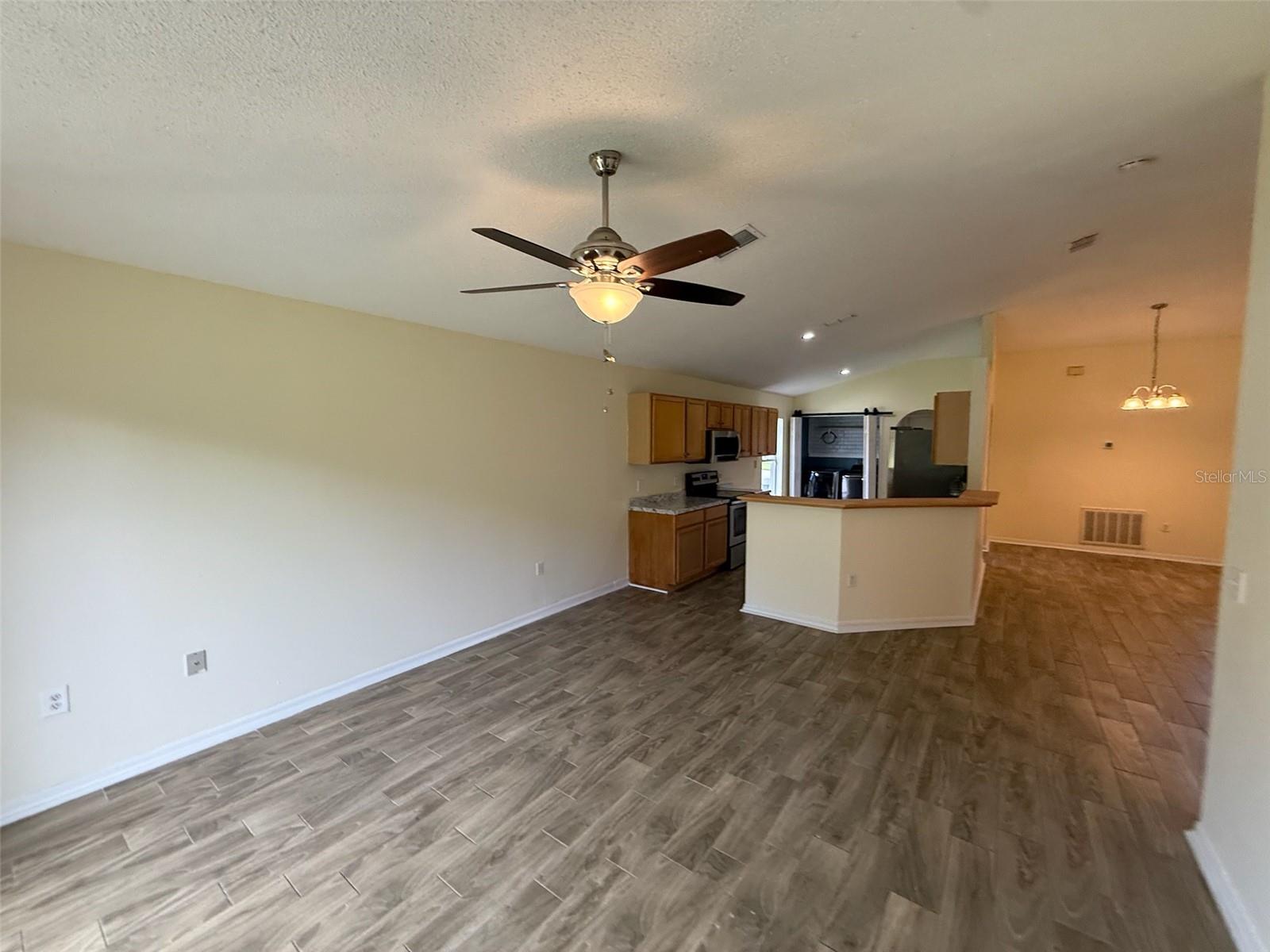 EMERALD POINTE PH 3 - Residential Lease