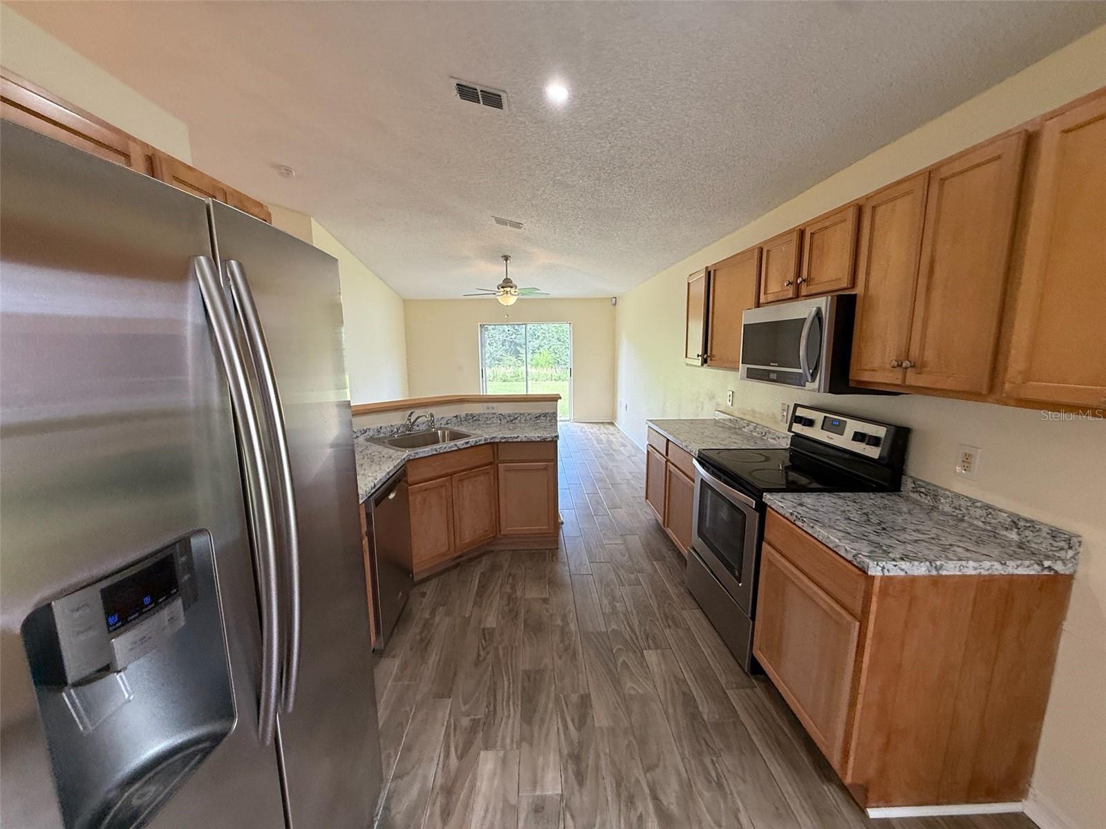 EMERALD POINTE PH 3 - Residential Lease