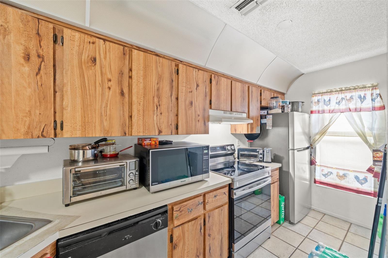 BROOKVIEW VILLAS - Residential