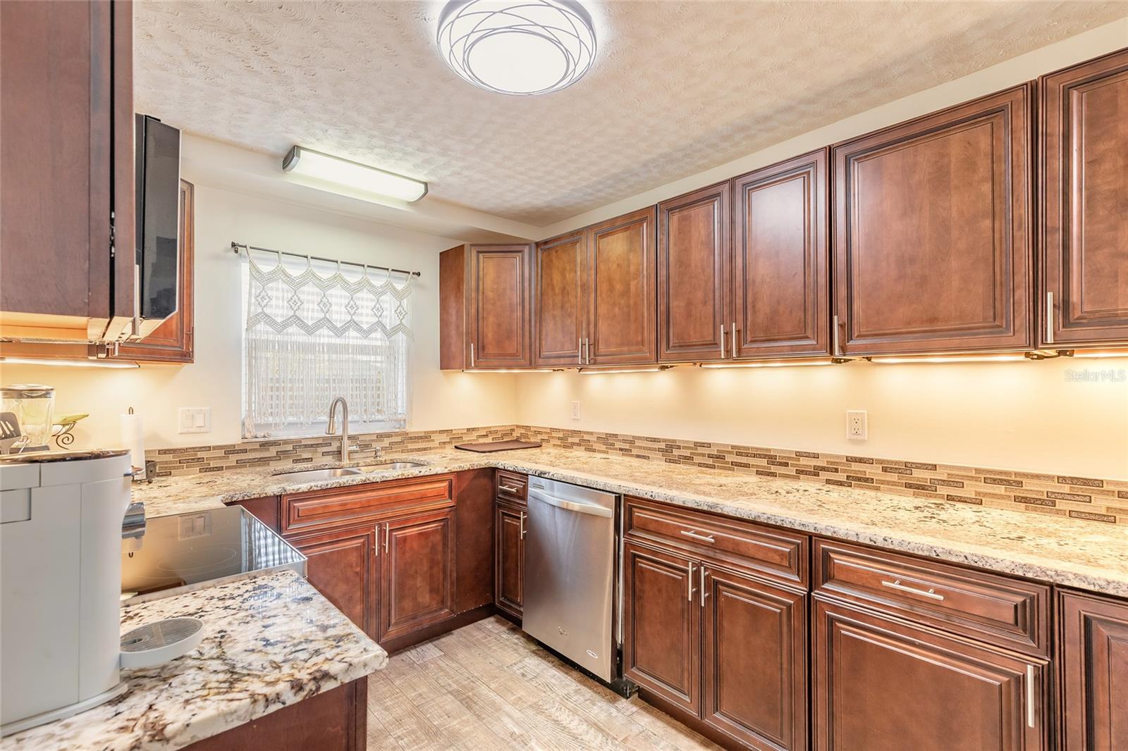 LEISURE VILLAS UNIT 01 - Residential