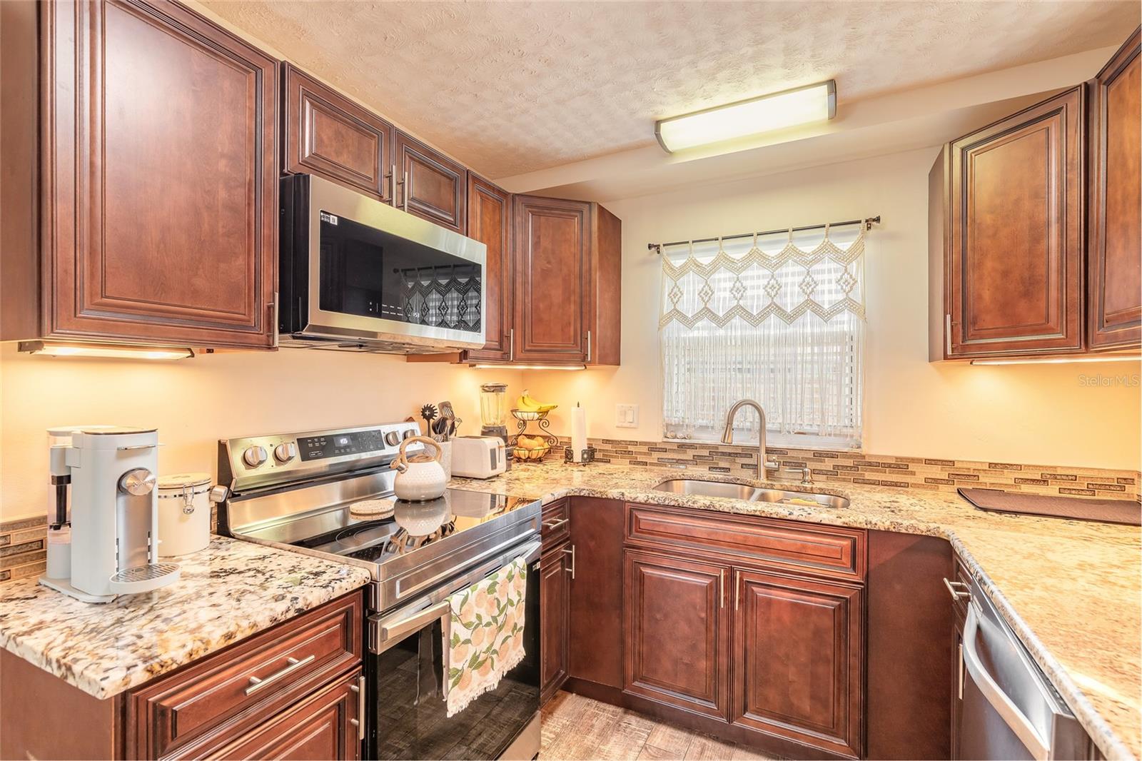 LEISURE VILLAS UNIT 01 - Residential