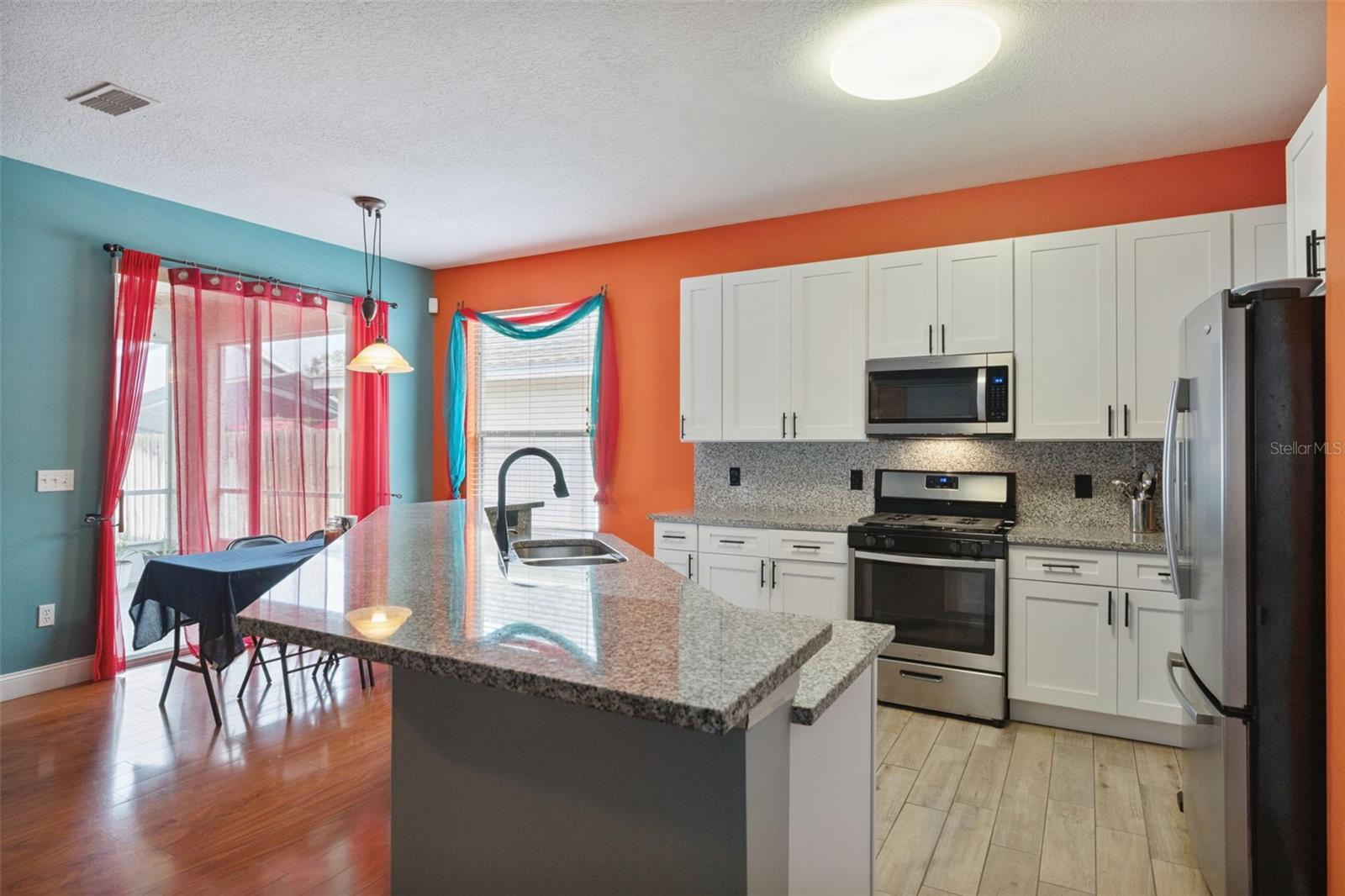 ALOMA WOODS PH 4 - Residential