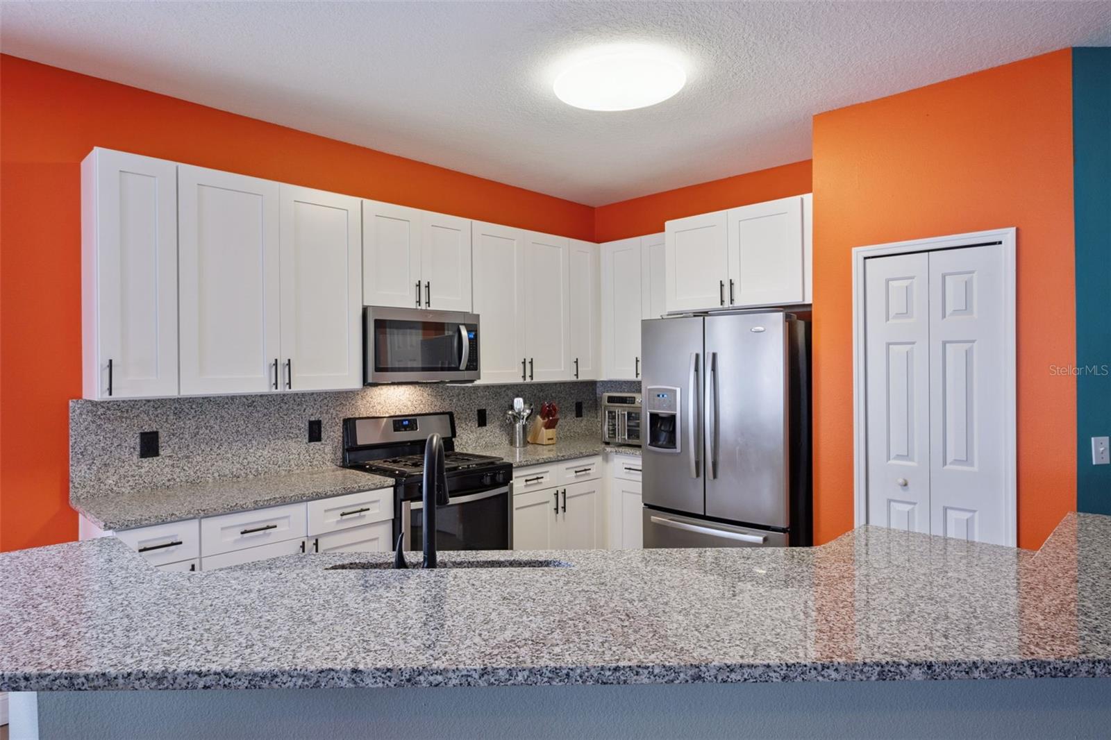 ALOMA WOODS PH 4 - Residential