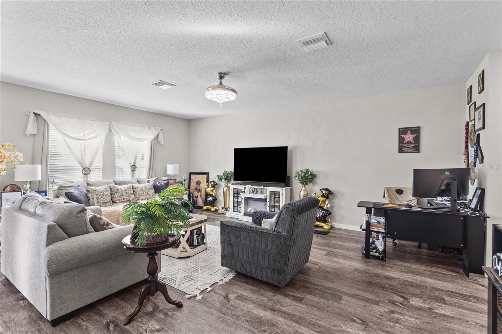 TRIPLE CRK VILLAGE M-1 - Residential Lease