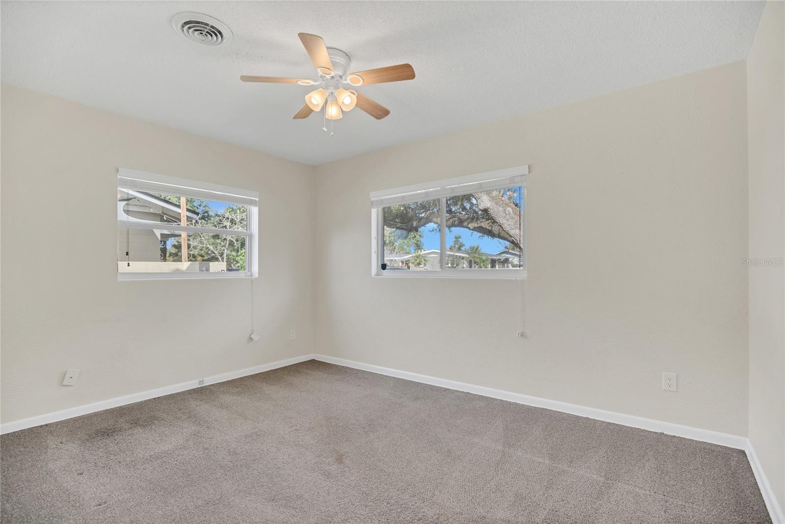 HOLIDAY HILL - Residential