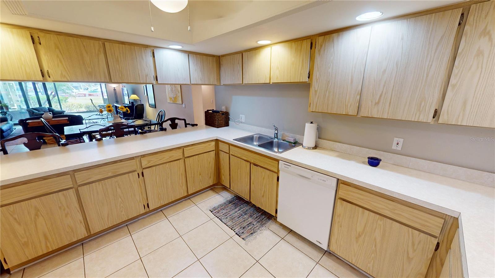 MARINA SOUTH SHORE CONDO - Residential