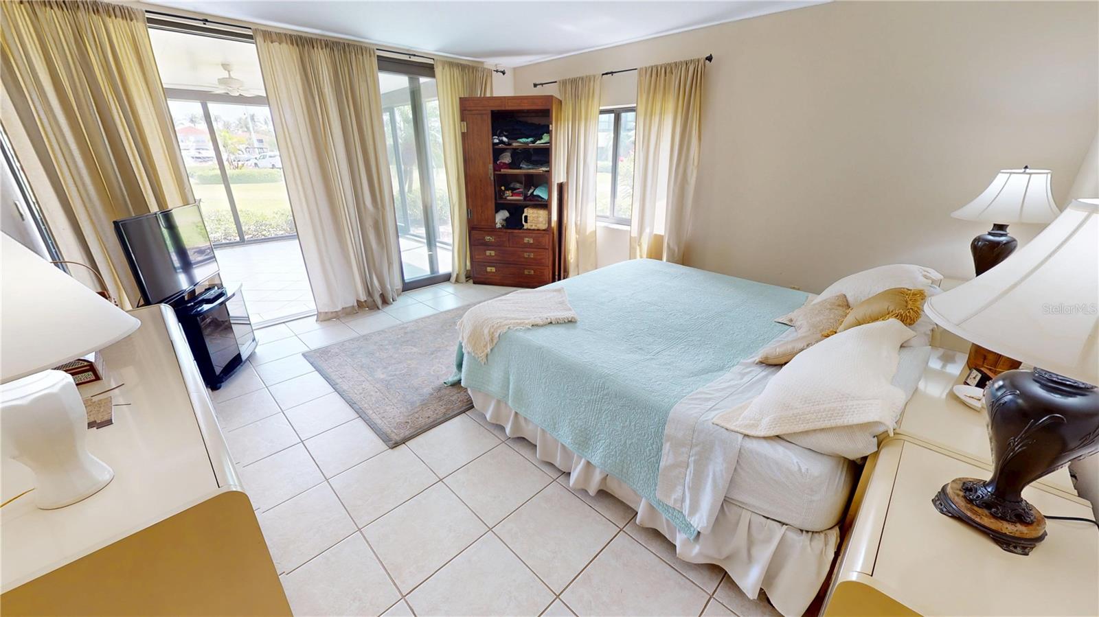 MARINA SOUTH SHORE CONDO - Residential