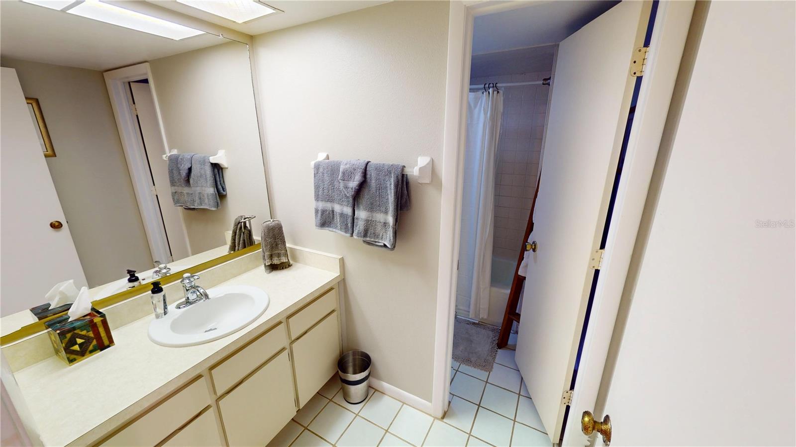 MARINA SOUTH SHORE CONDO - Residential