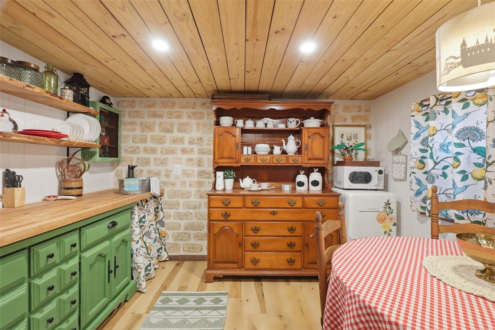 DEERFOOT TRACE - Residential