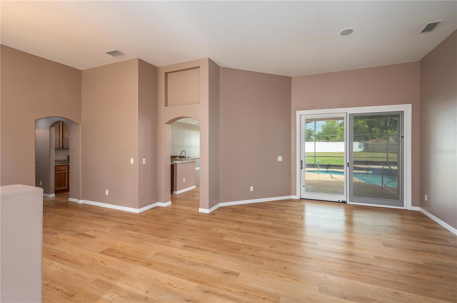 139 COSTA LOOP