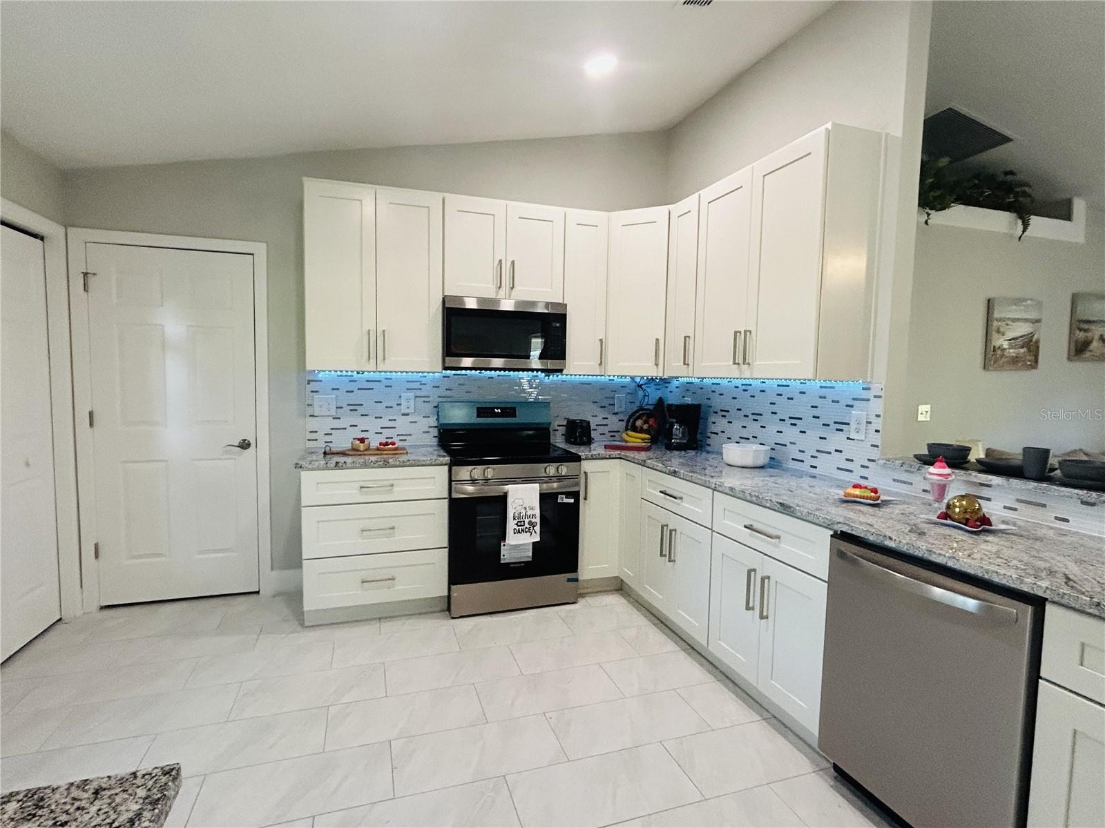 9709 SE SUNSET HARBOR ROAD