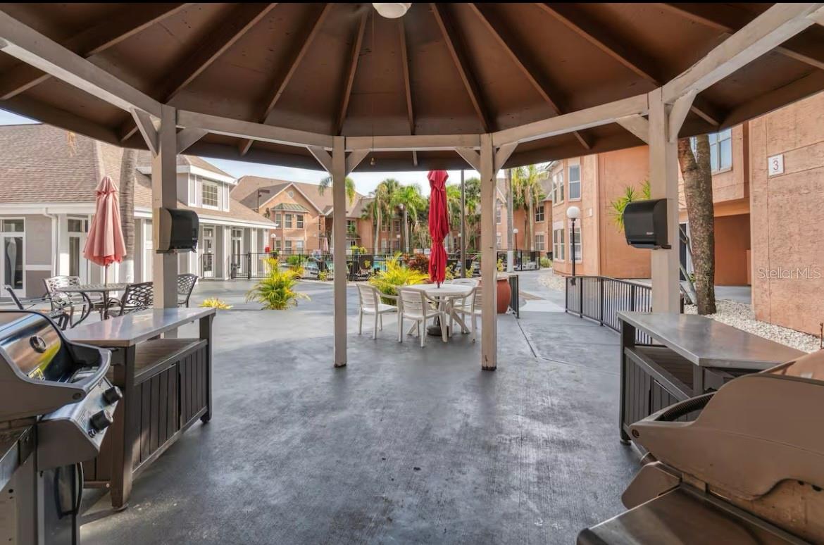 PARKWAY PALMS RESORT MAINGATE CONDO - Residential